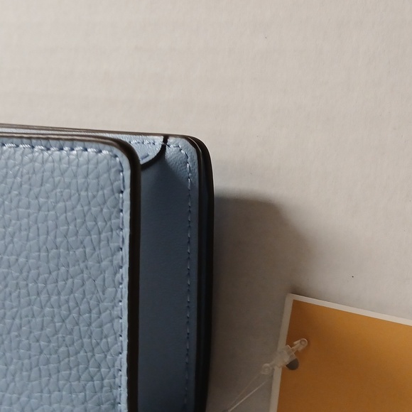Michael Kors Sky Blue Leather Glap Wallet NWT - Picture 5 of 9